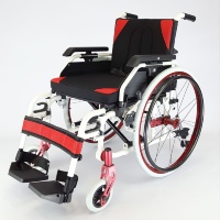 Кресло-коляска инвалидная складная с принадлежностями LY-710 (710-9863), ширина сиденья 46 сантиметров