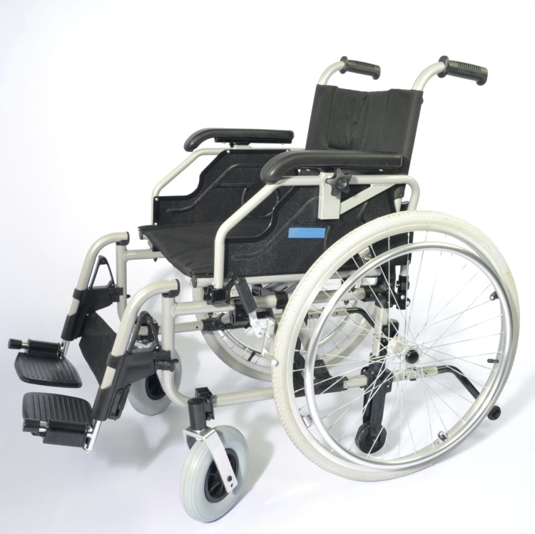 Кресло-коляска инвалидная облегченная алюминиевая комнатная/прогулочная складная LY-710 (710-867LQ/43-L), на литых колесах, ширина сиденья 43 см, нагрузка 120 кг, Titan
