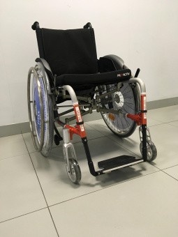 Кресло-коляска инвалидная с принадлежностями, вариант исполнения LY-710(710-903010) , (Traveler)