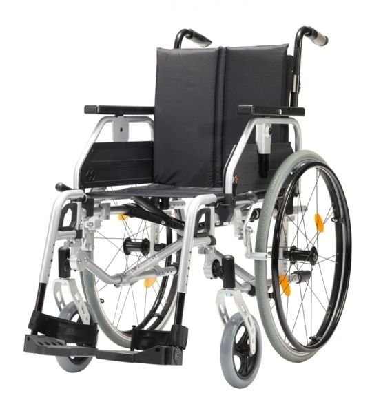 Инвалидная кресло-коляска LY-710-4101**. Для улицы и дома. Ширина сиденья 37.