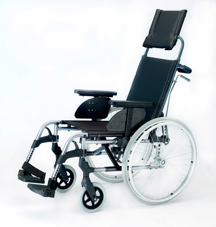Кресло-коляска инвалидная Breezy 710-081040-R алюминиевая складная с откидной спинкой, ширина сиденья 40 сантиметров. Для улицы и дома